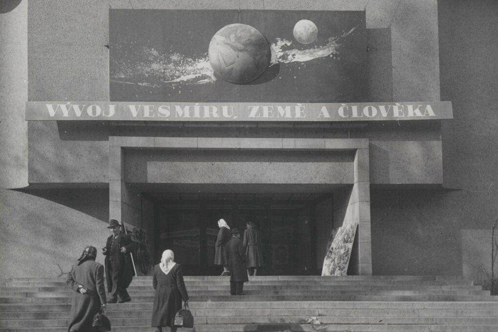 Vývoj vesmíru, země a&nbsp;člověka